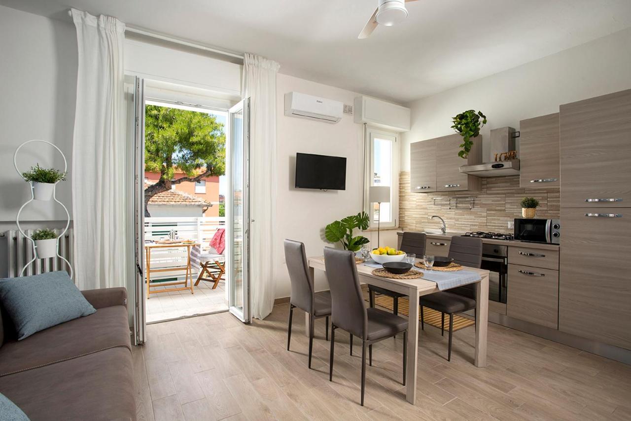 Appartamenti Villa Miramare Rimini Eksteriør billede