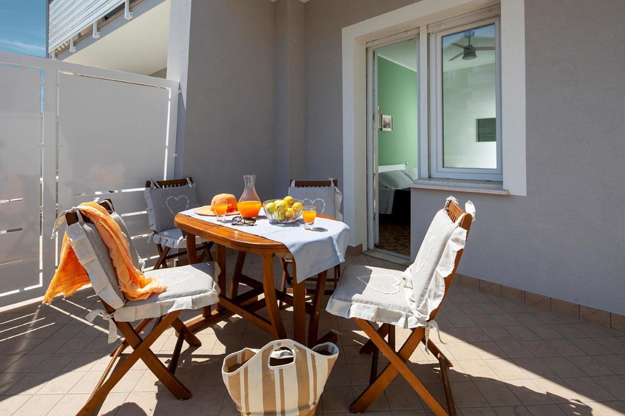 Appartamenti Villa Miramare Rimini Eksteriør billede